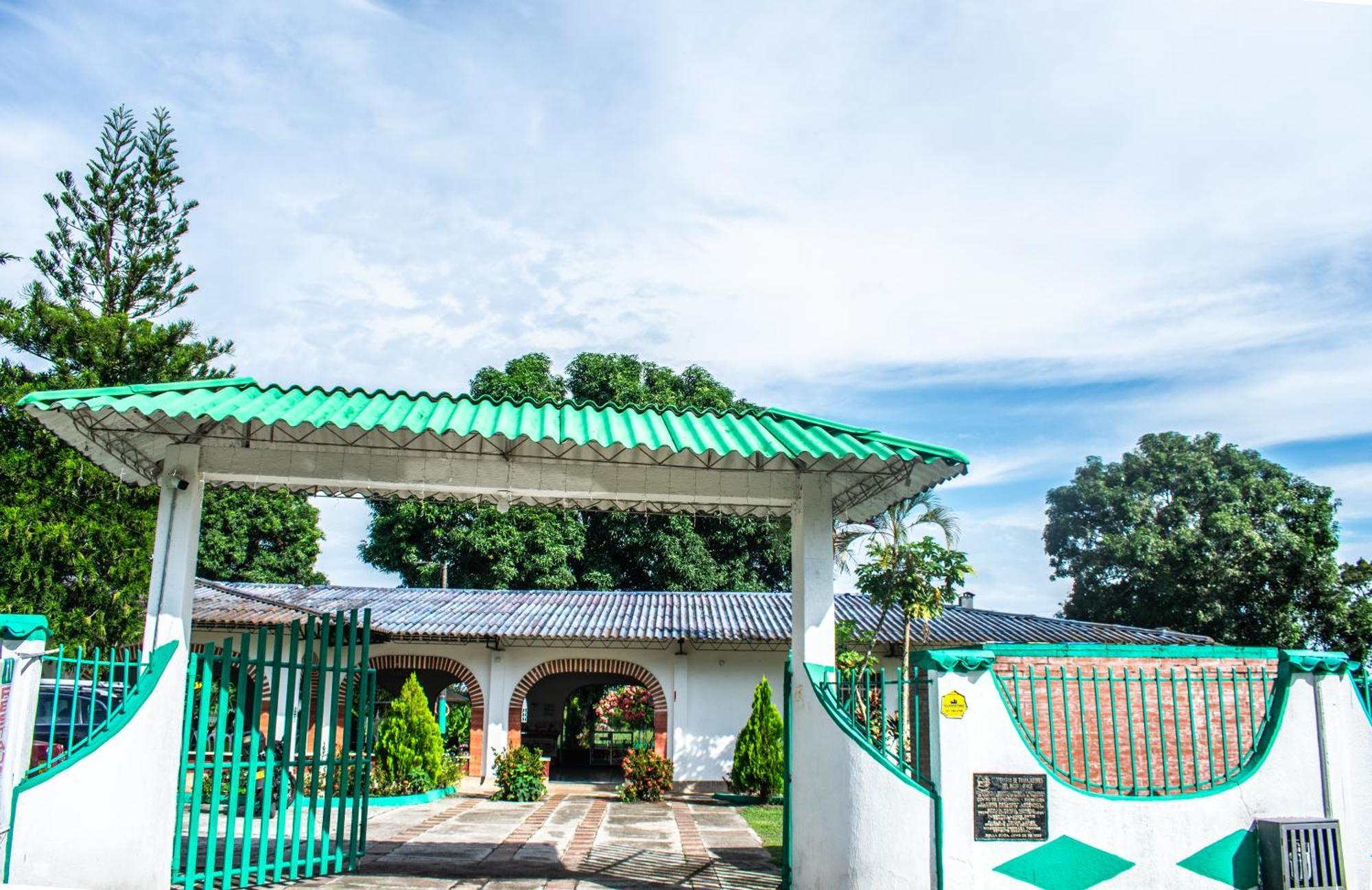 Club Bella Suiza - Carlos Ossa Escobar Marsella  Ngoại thất bức ảnh